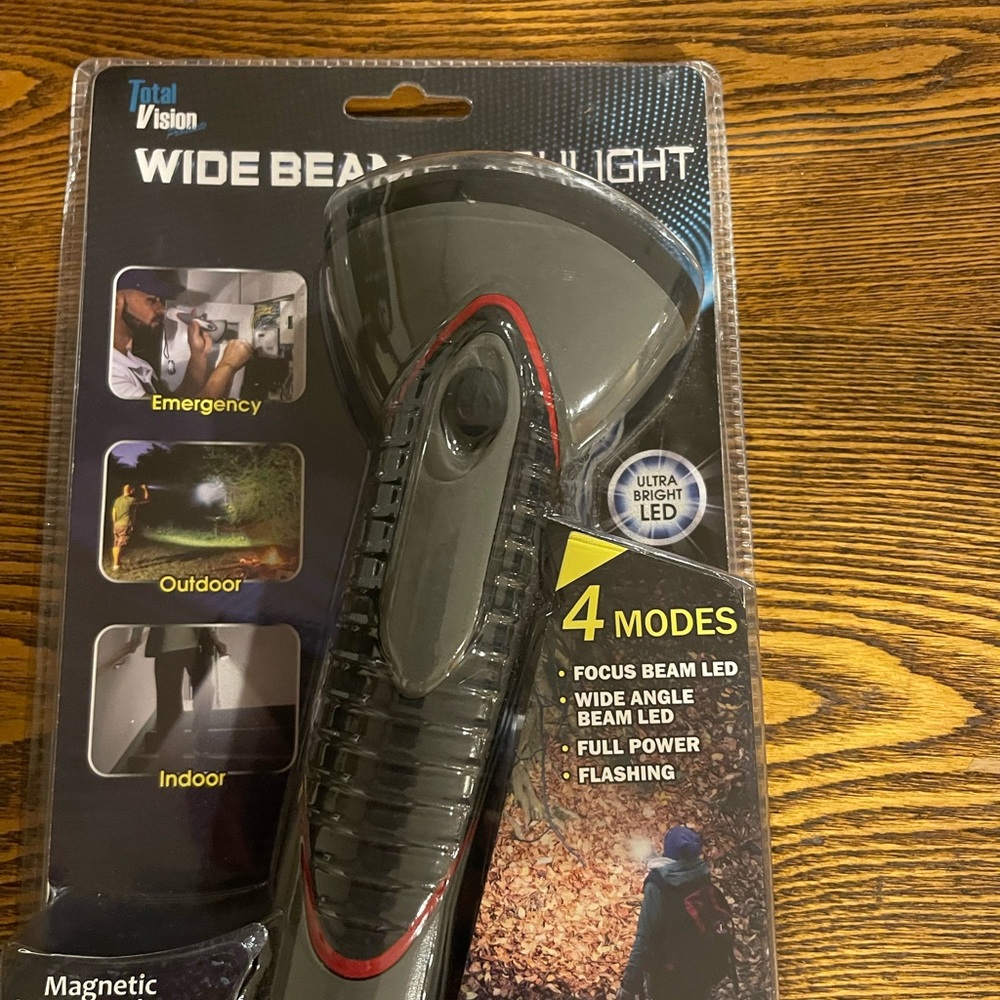 Wide Beam Flashlight - Black and Red